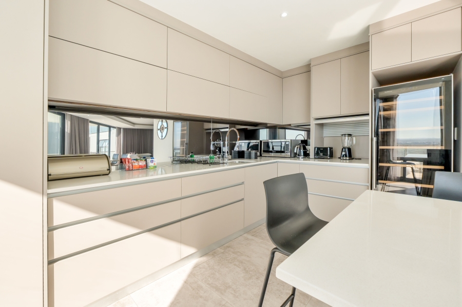 4 Bedroom Property for Sale in Bloubergstrand Western Cape